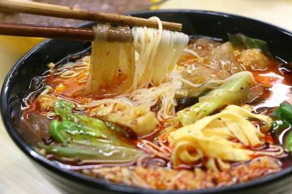 麻辣燙餐館該如何選擇環(huán)保地坪漆施工？